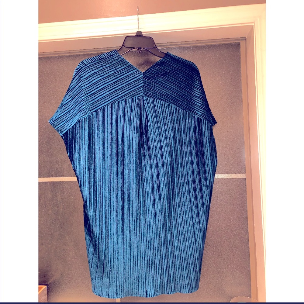 Karlie Clothes+ Sz Small+ Metallic V neck tunic+ Blue+ like new- worn once - Picture 2 of 5